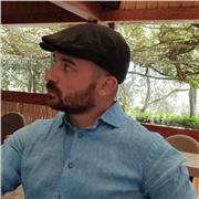 Laureato in ingegneria , disponibile anche in Smart working , insegna Matematica e Fisica